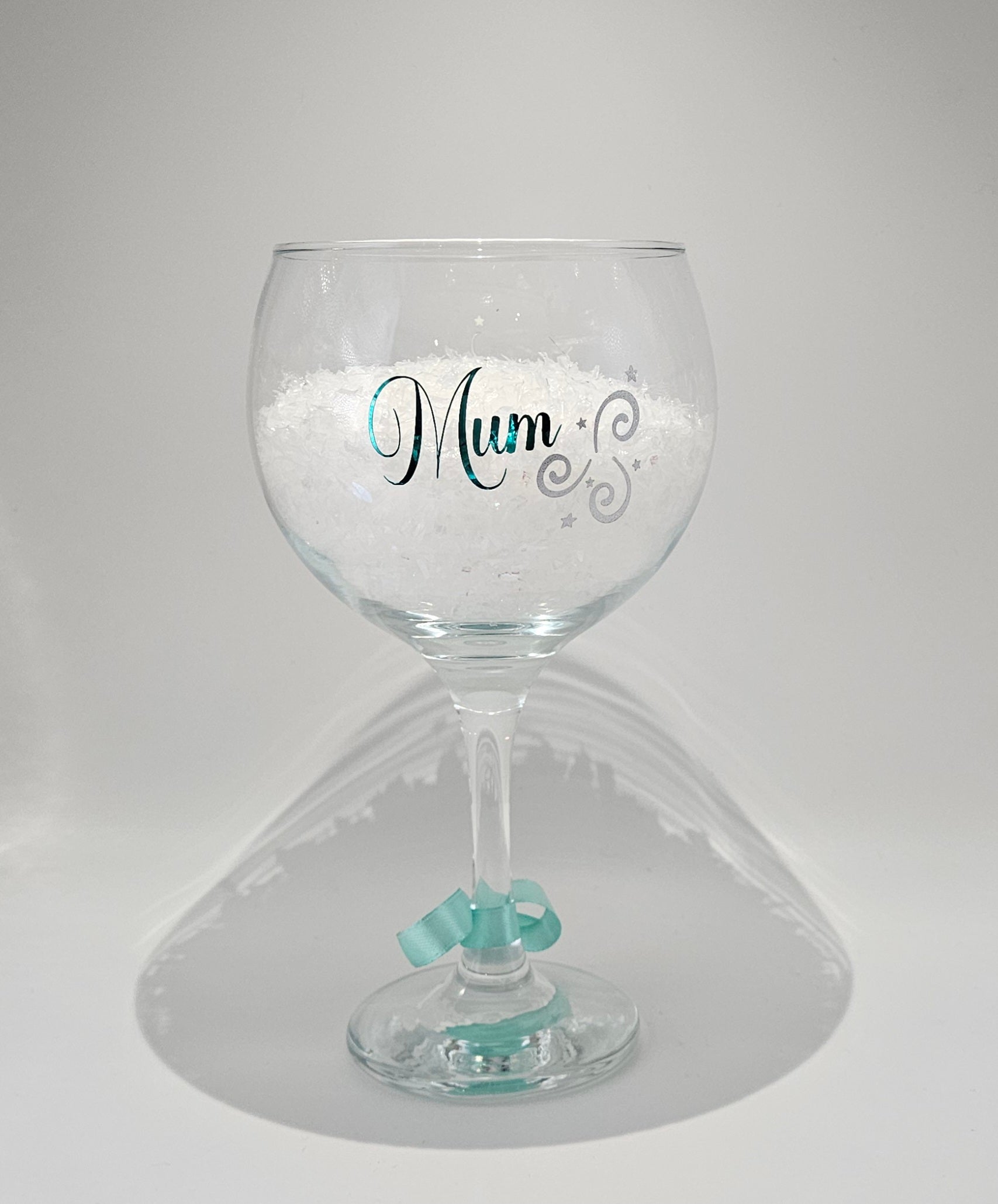 Make your Christmas celebrations sparkle with our exclusive Personalised Xmas Gin/Cocktail Glasses. Expertly designed, these glasses feature a new, elegantly flowing script font that combines both sophistication and whimsy. The font's delicate curves add a unique charm.