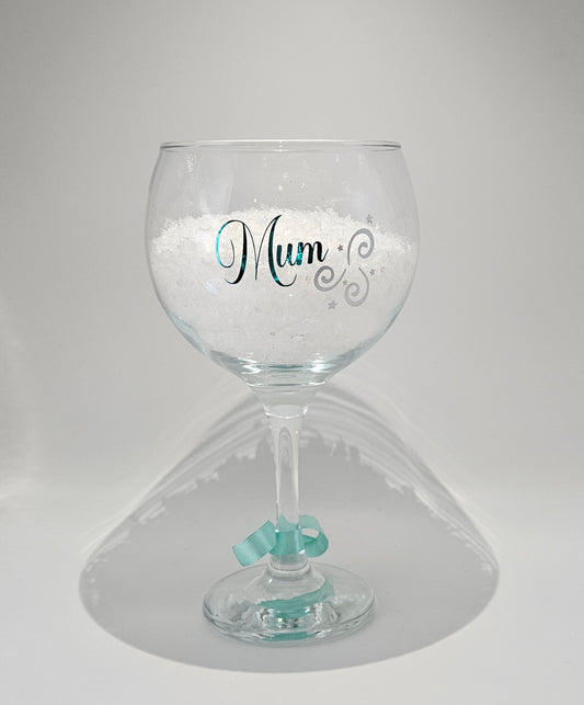 Make your Christmas celebrations sparkle with our exclusive Personalised Xmas Gin/Cocktail Glasses. Expertly designed, these glasses feature a new, elegantly flowing script font that combines both sophistication and whimsy. The font's delicate curves add a unique charm.