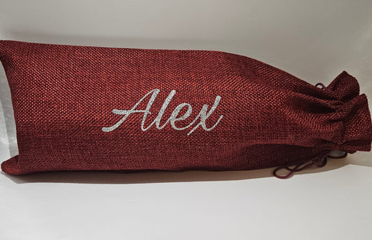 Enhance your gifting with our custom personalised wine bottle gift bags, made from eco-friendly burlap. Perfect for any occasion, these elegant gift bags will add a special touch to your bottle of bubbly or wine.